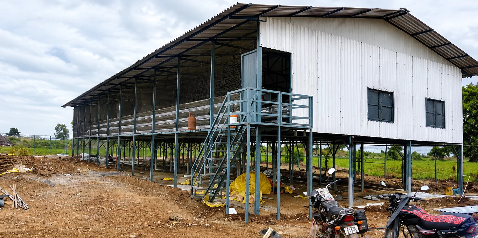 High-Capacity Poultry Farm Shed — Maharashtra